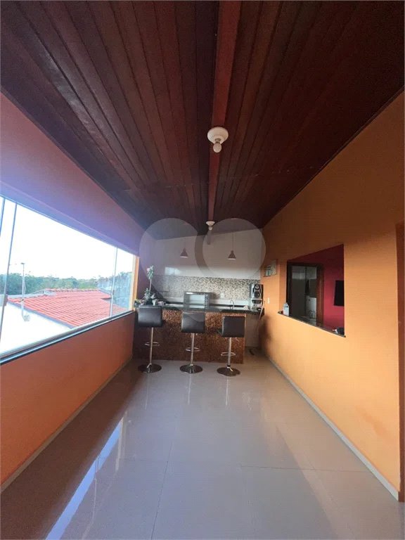 Casa ampla no bairro Terra Rica com 3 pavimentos e excelente estrutura.