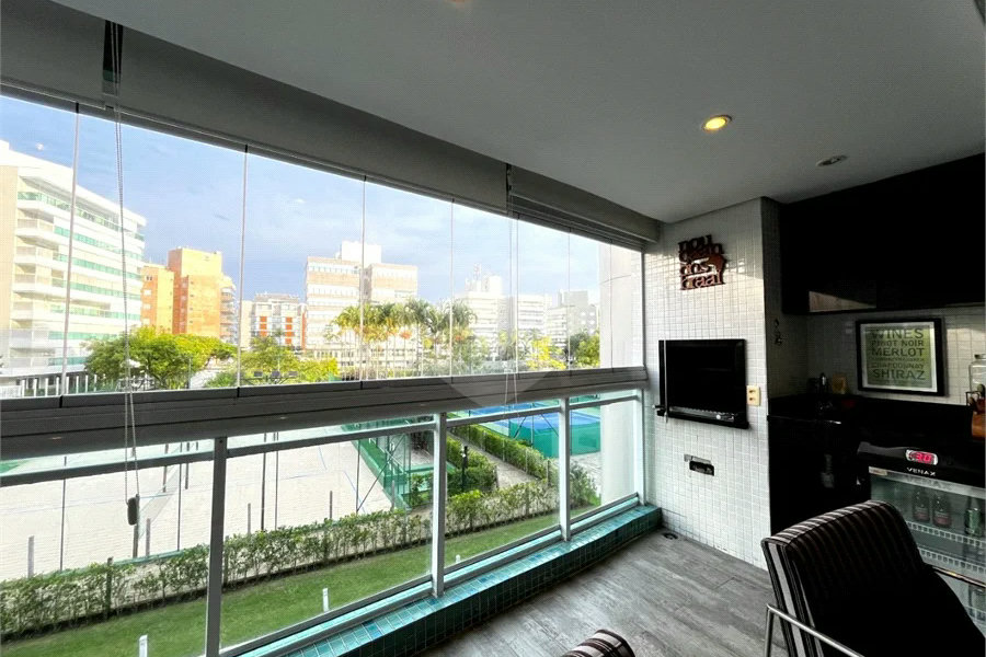 Apartamento à venda com 3 quartos, sendo 1 suíte, em Riviera de São Lourenço, Bertioga, SP