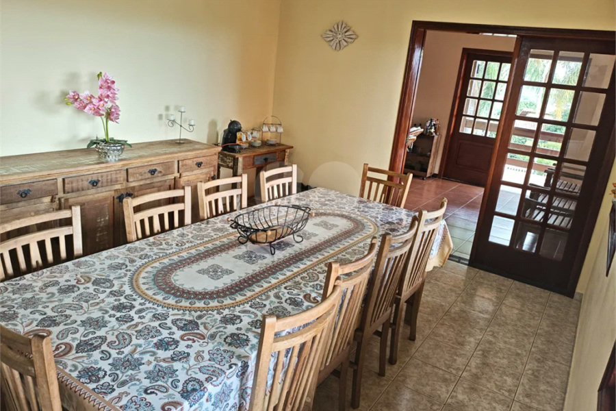 Casa à venda com 4 quartos, sendo 2 suítes,  em Country Residencial Felix, Bom Jesus dos Perdões, SP