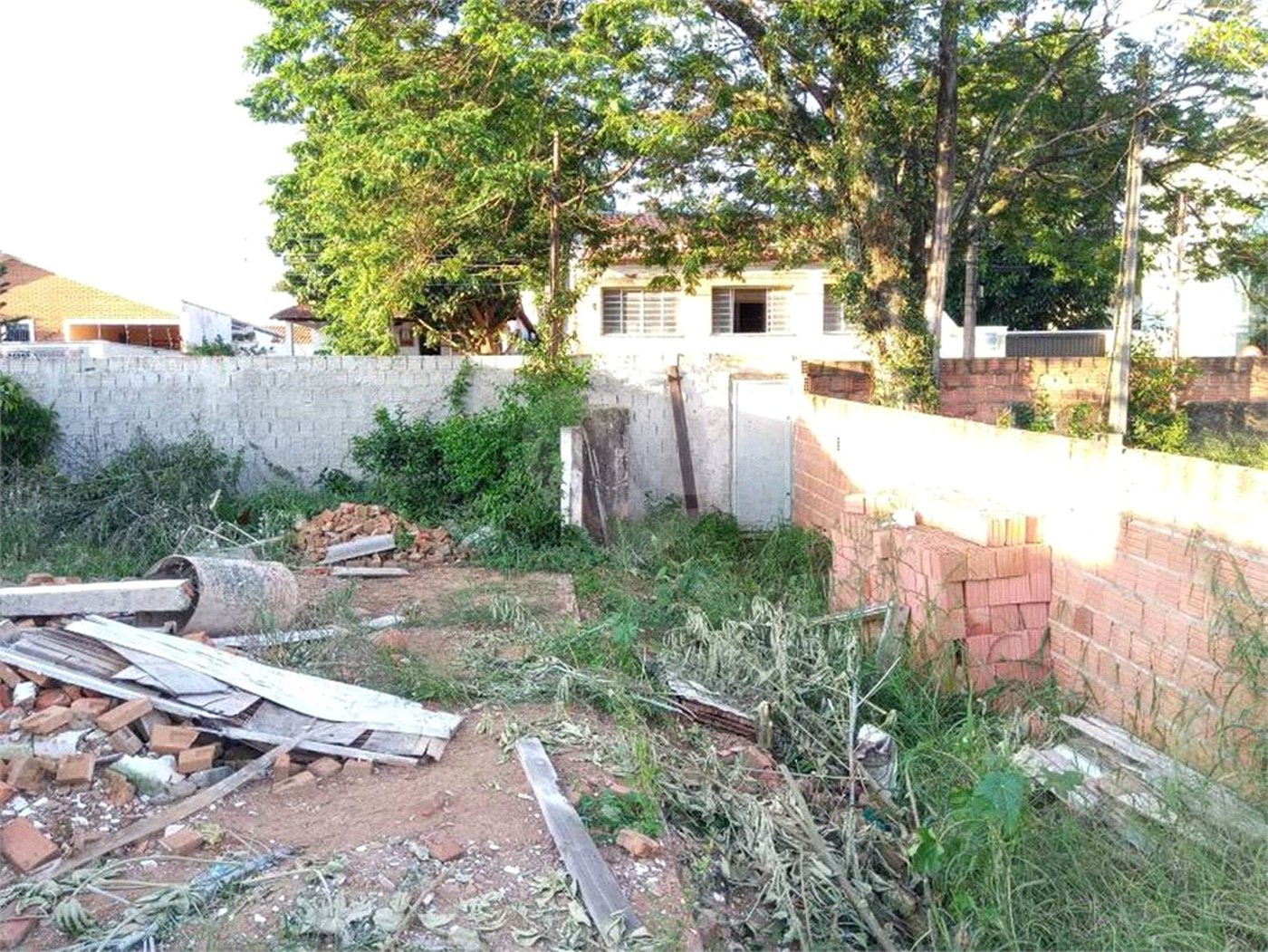 Terreno com 942,00 m² .
