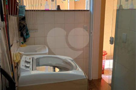 Sobrado com 3 quartos à venda com área gourmet completa e 5 vagas de garagem – Santa Marta - São Carlos/SP
