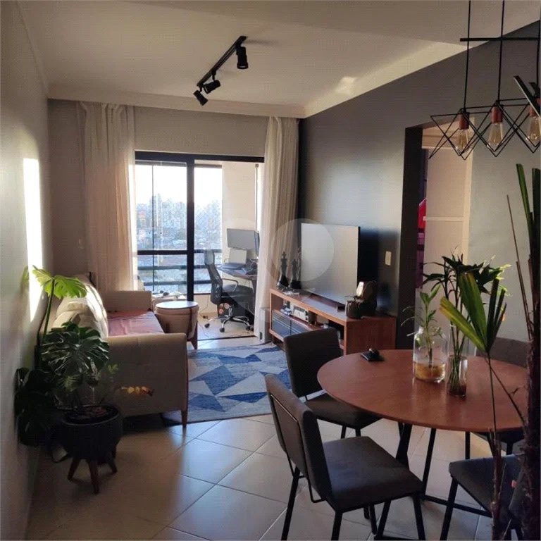 Apartamento de 60m2 na Saúde com 2 dorms, 1 suíte, 2 banheiros, 2 vagas. Estuda permuta.