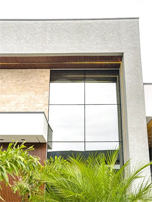 Casa Térrea – Condomínio Maria Cândida - 300 m² de terreno - 212 m² de área construída - 4 vagas de garagem, sendo 2 cobertas - Sala de jantar e estar integradas, com pé-direito duplo e cortina - 3 suítes com ar-condicionado, sendo 1 master com closet – planejado – Roupeiro – Escritório - Cozinha