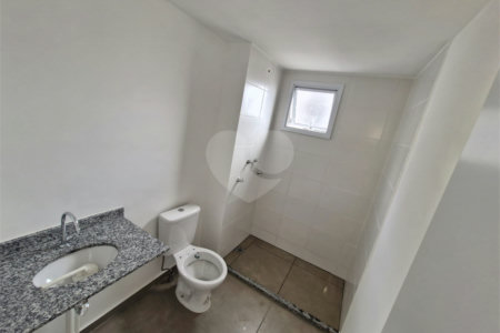 Apartamento à venda no Belém proximo do metro a 50 metros.Com 40m² 1 dormitório 1 vaga coberta,sacada infra estrutura de ar condicionado.Aceita e estuda Permuta.