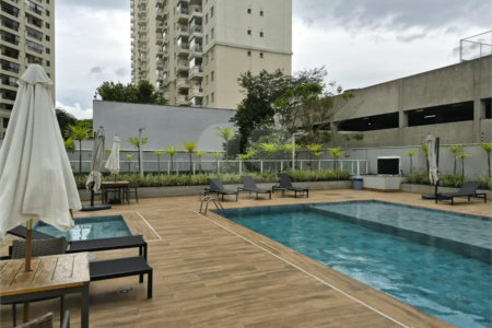 Oportunidade na Vila Leopoldina!! Apartamento com dois dormitórios, sendo uma suíte, dois banheiros, e com duas vagas.