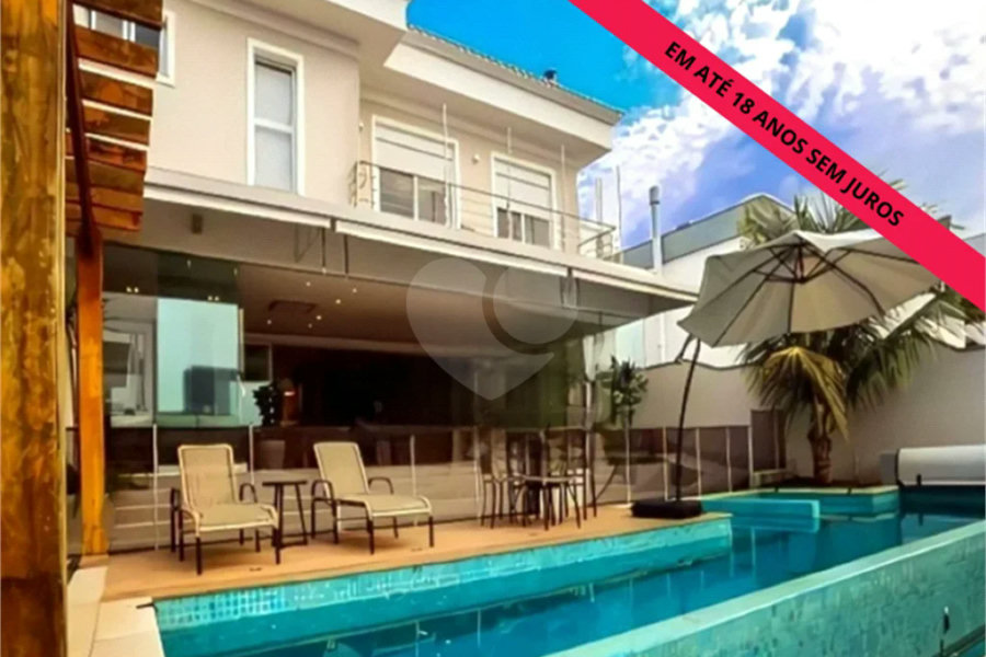 Casa de Alto Padrão em Condomínio com 4 suítes.