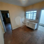 Jardim Morada do Sol- casa de vila- frente- sem vaga de garagem,(garagem pra moto,) - 1 dormitório, wc, cozinha, lavanderia - R$ 1000,00- com iptu- aceita 03 caução, fiador, 08 titulo de capitalização, obs - água e energia compartilhada, Ótima localização, próxima ao distrito i