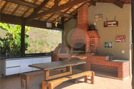 CASA EM CONDOMÍNIO FECHADO COM 220M² Área Construída e 1500m² de Area Total com 4 Suítes. Cond Village de Atibaia - Atibaia -Sp
