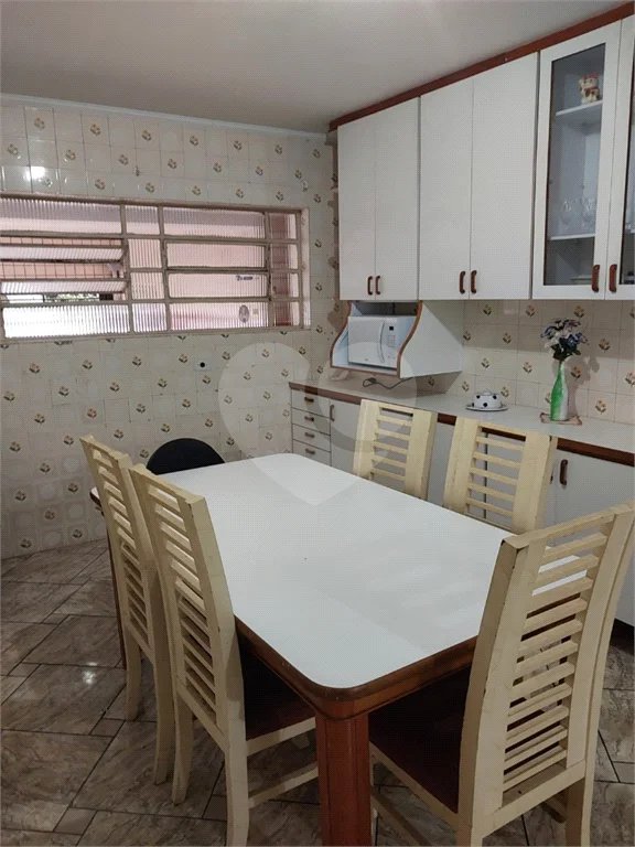 Sobrado à venda com 212 m², 2 quartos (suítes), 3 banheiros e 2 vagas de garagem, em São Caetano do Sul