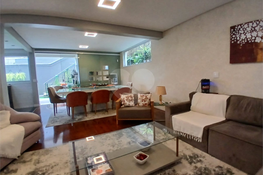 Oportunidade No Alto de Pinheiros Ótimo Sobrado com 352m² de A.C, frente para uma bela Praça.