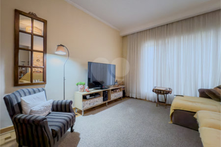 Casa com 3 Dormitórios e 2 suítes à Venda no Bairro da Saúde