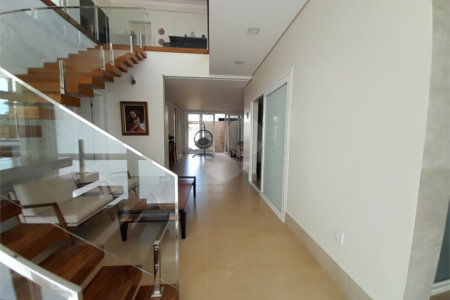 Casa à Venda no Condomínio Damha III – Elegância e Conforto para sua Família