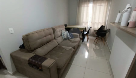 Apartamento à venda com 2 quartos, sendo 1 suíte,  em Jardim Carambeí, São Roque, SP