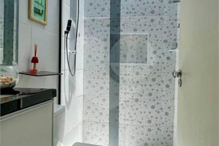 Casa Térrea à Venda com 3 dormitórios em Atibaia/SP