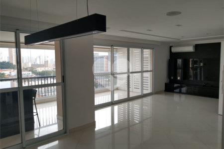 Apartamento 3 suítes, varanda gourmet, 3 vagas em Condomínio Clube na Mooca