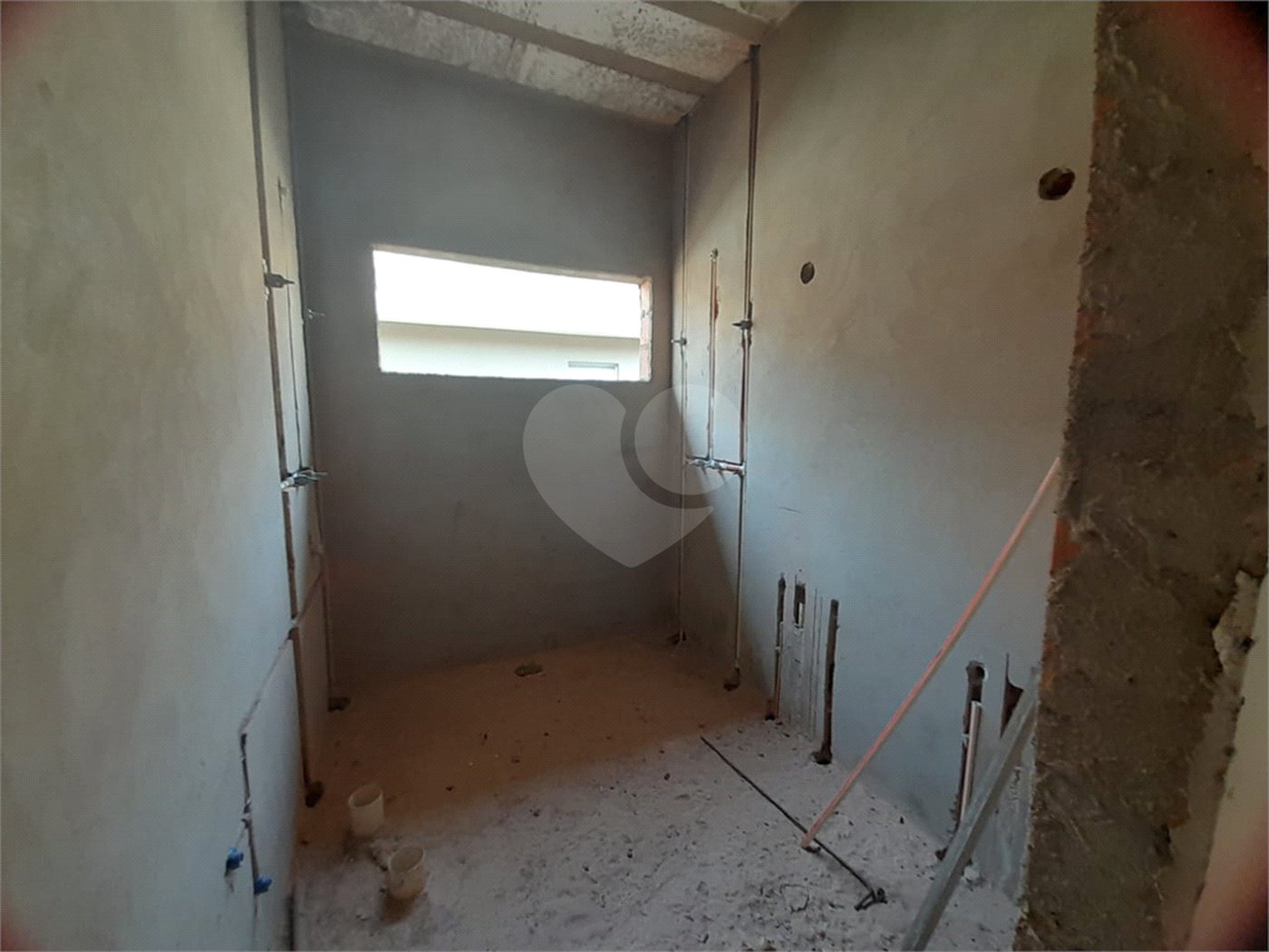 Casa em Construção com Área Gourmet e Piscina no Condomínio Damha II