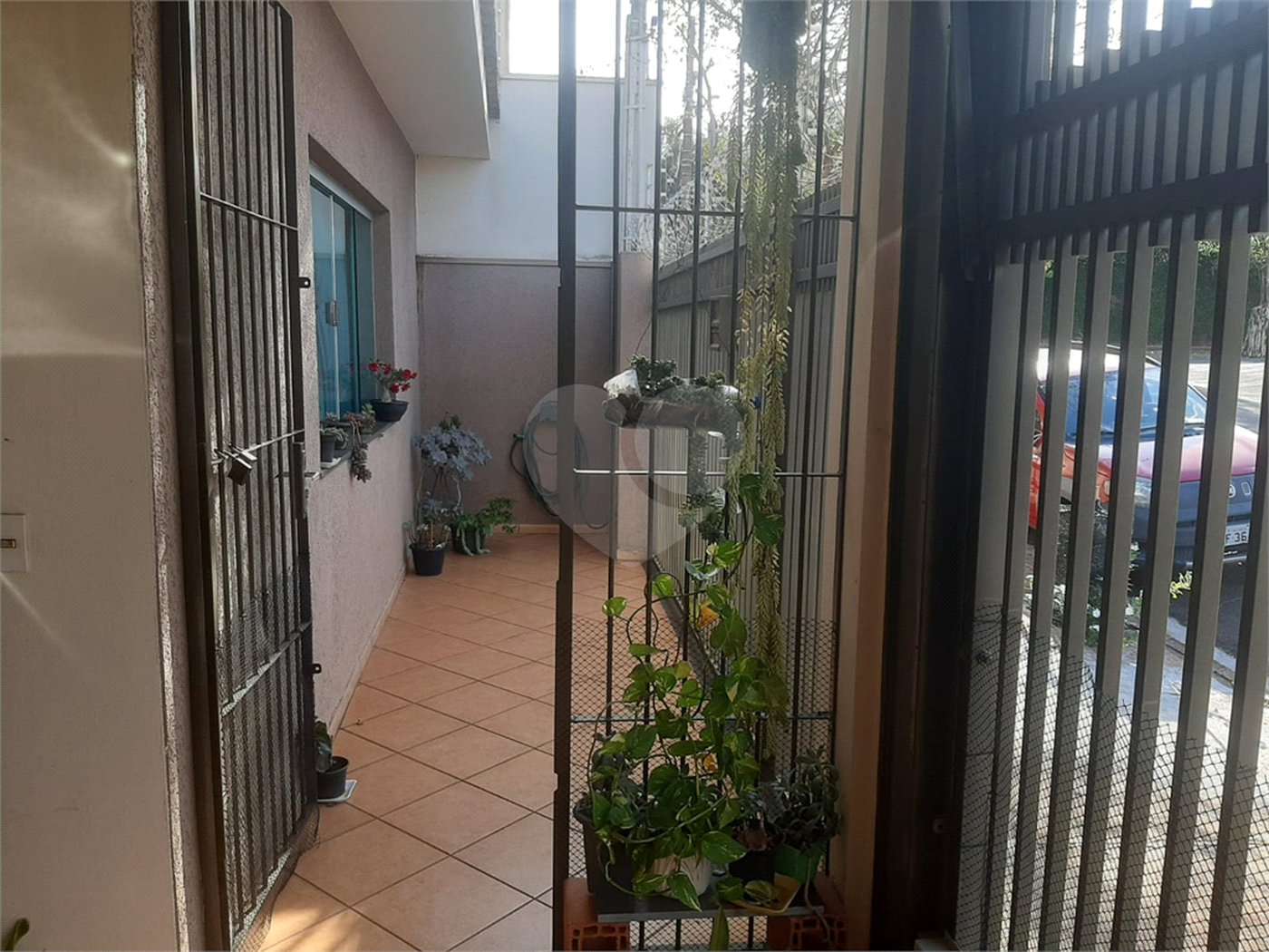 Bela casa com boa localização no bairro Portal do Sol