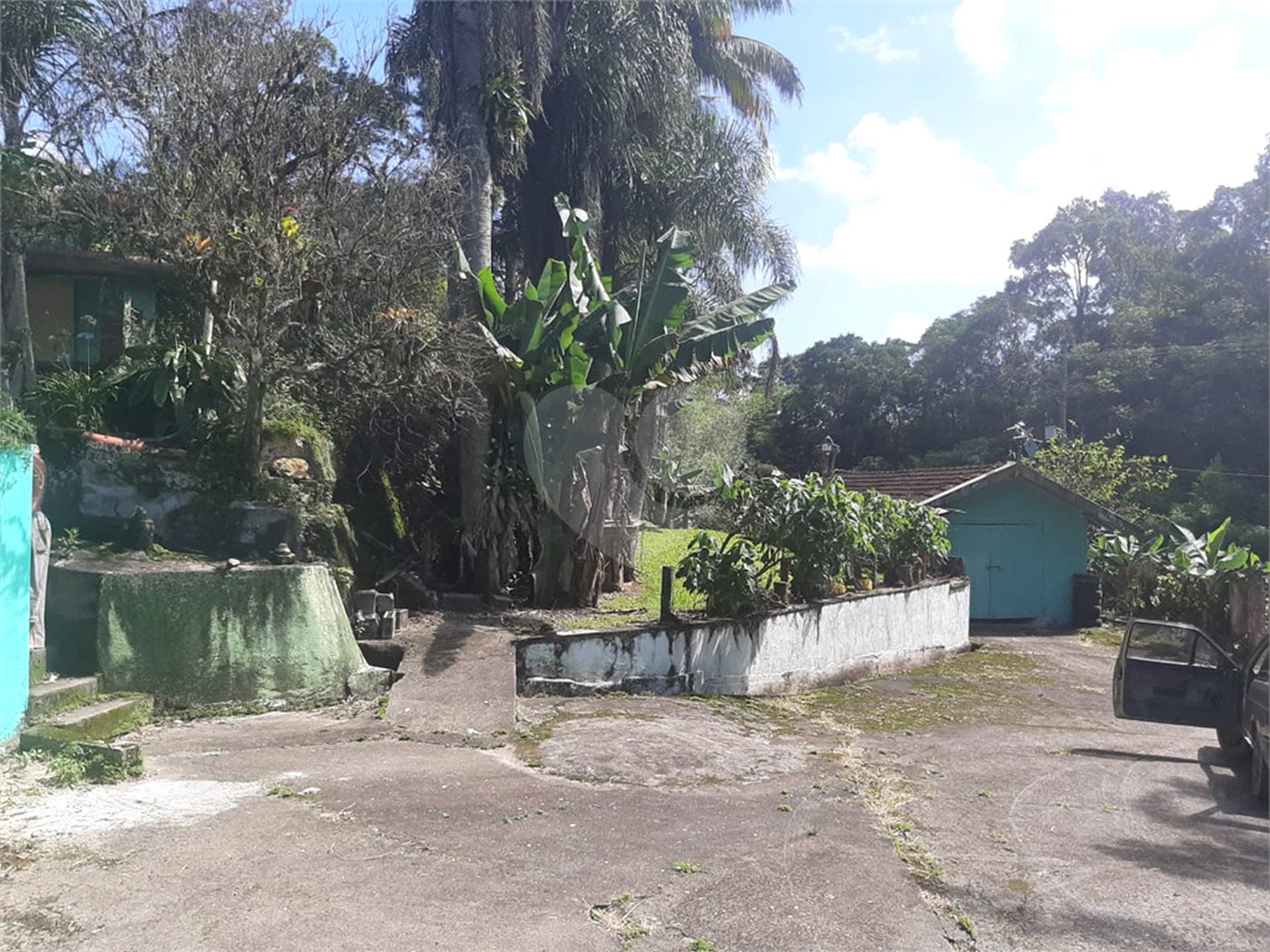 Tapiraí Sp - Sítio Santa Clara - Area de 12,1 ha - composto por casa principal, galpões poço artesiano, ótima área para plantios. Fica localizado a aproximadam. 1 quilômetro da prefeitura. Area preservação permanente- 4,6 ha - Area aproveitável - 4,6 ha - area utilizada rural - 2,5 ha -R$ 750.000,00