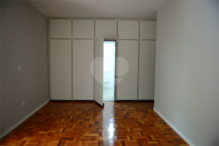 Casa térrea em Araraquara/SP.