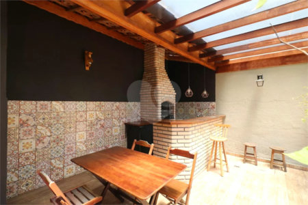 Casa à Venda em São Caetano do Sul com 188 m², 2 Vagas e Churrasqueira.