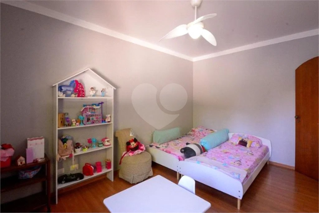 Casa com 4 Dormitórios sendo 1 suíte, com 3 Vagas