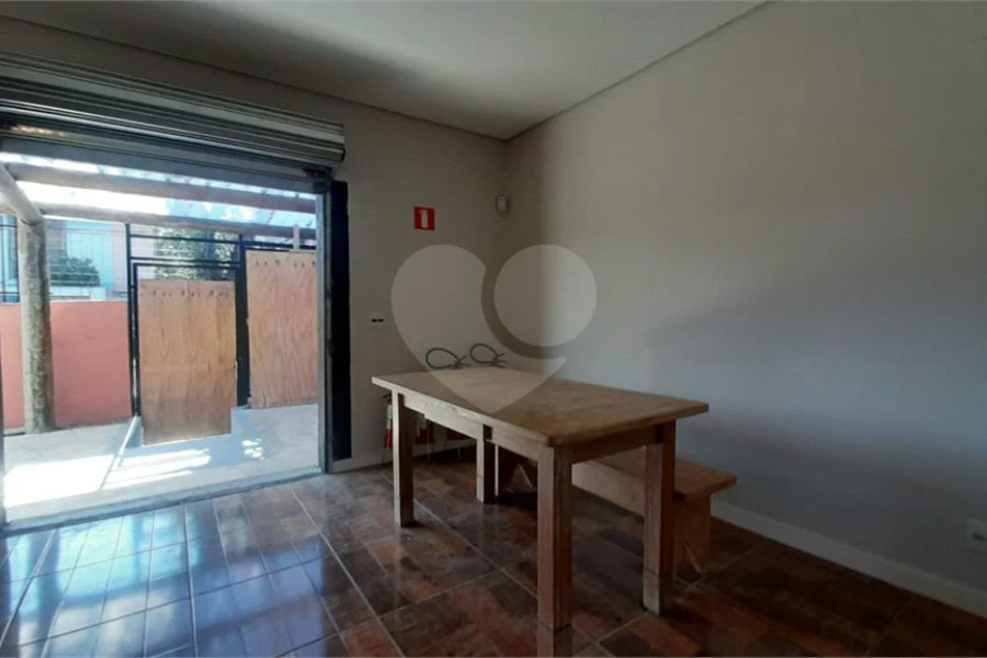 EXCELENTE CASA COMERCIAL EM ESQUINA, OPORTUNA E MAIS QUE ESPECIAL. Venha Conferir.