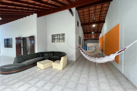 CASA NA PRAIA A POUCOS PASSOS DO MAR TERRENO AMPLO E EXCELENTE ESPAÇO PARA TODA A FAMÍLIA