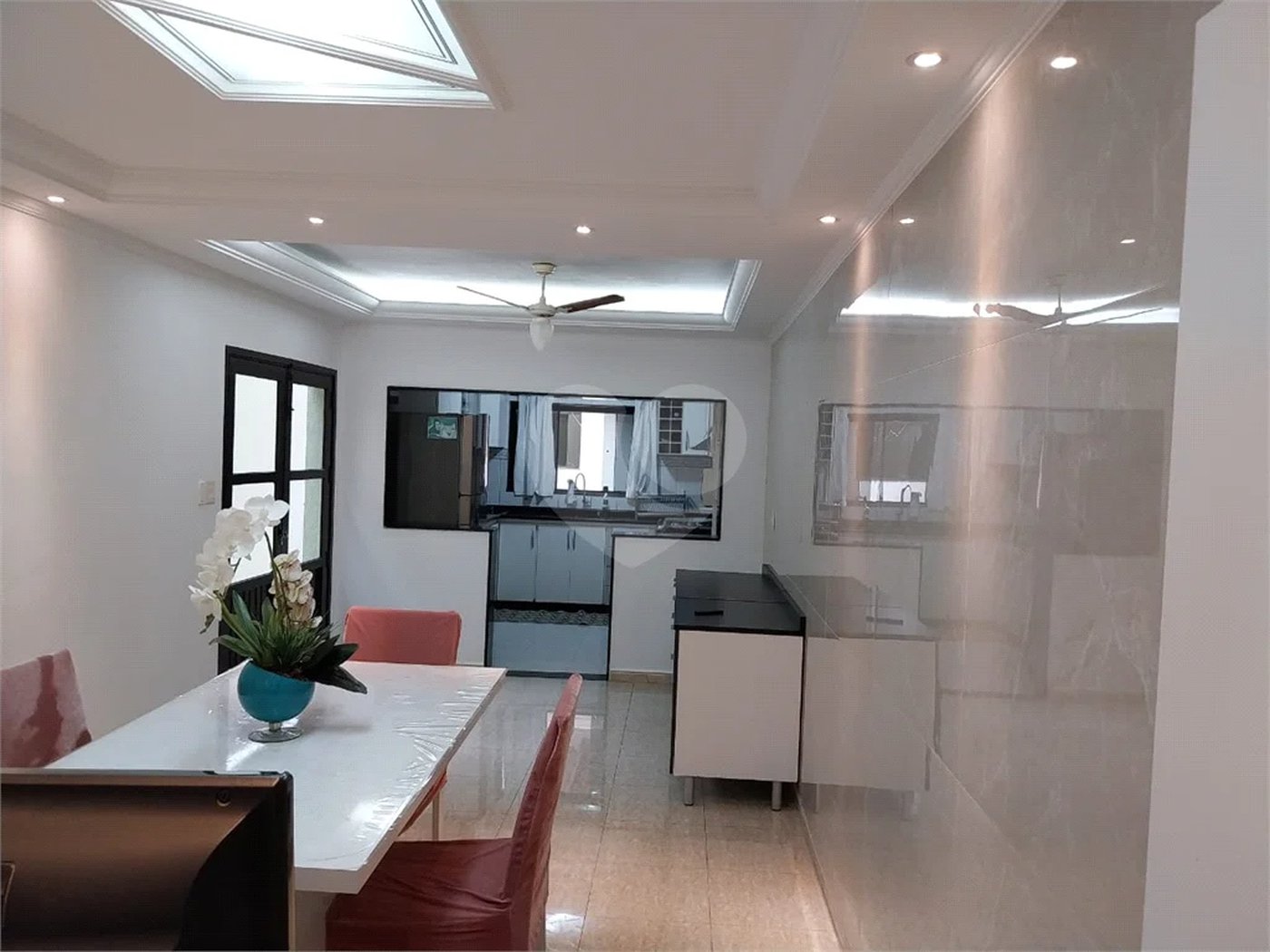 Casa com 324m², 4 dormitórios, sendo 1 suíte, 4 vagas, à venda no Jardim Las Vegas em Santo André.