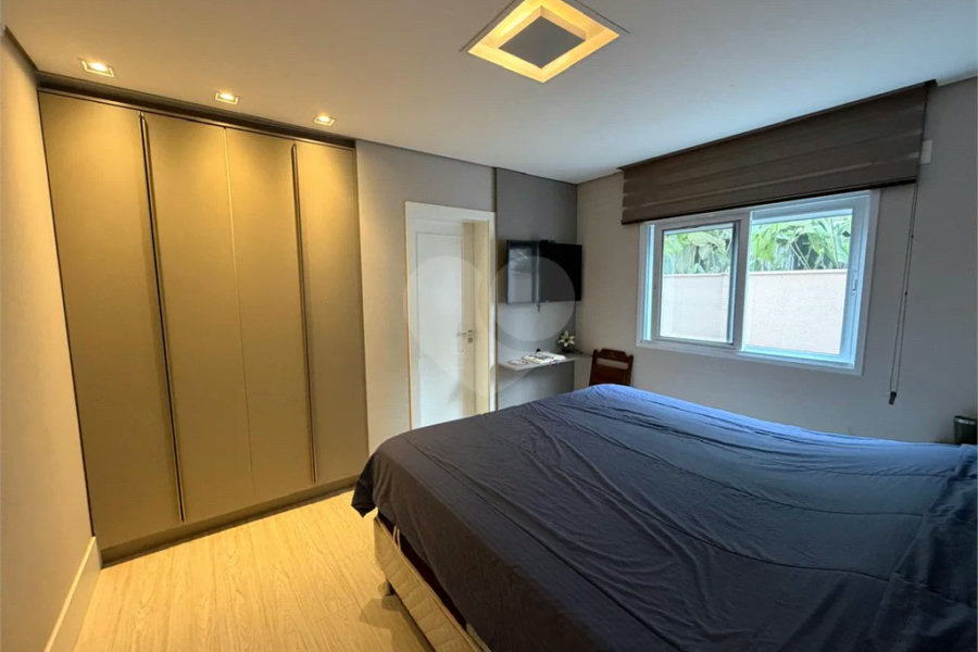 Casa de alto padrão em condomínio exclusivo com 4 suítes