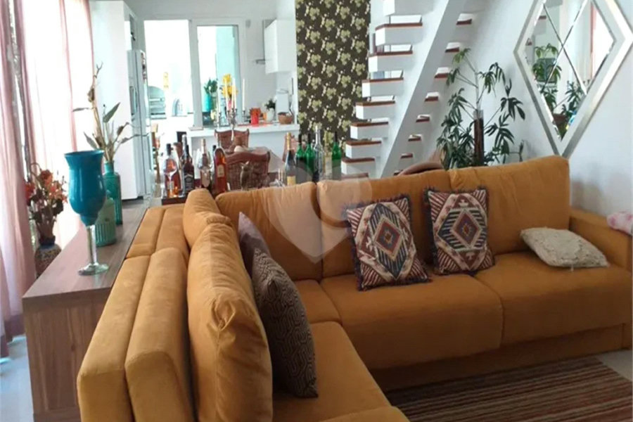 SOBRADO MOBILIADO DE 199,0 M² COM 02 SUITES, 04 VAGAS E PISCINA PARA VENDA NO JARDIM VIRGINIA BIANCA