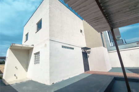 Casa com Suíte Master, Closet, Piscina e Espaço Gourmet Próxima ao Parque Ecológico- 03 quartos -com quintal