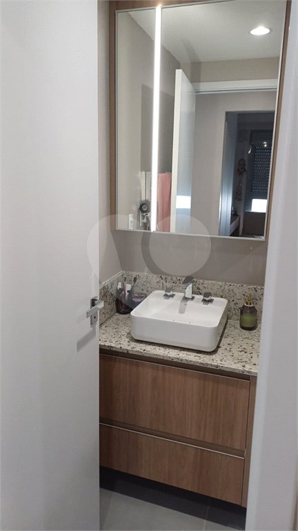 Apartamento a venda na Saúde 2 dormitórios com 2 vagas de garagem demarcadas. Aceita e estuda Permuta.