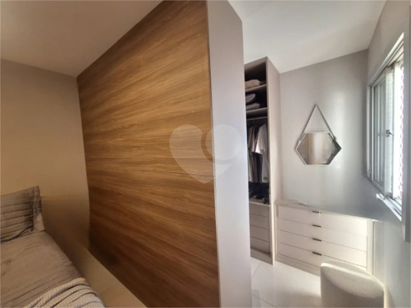 Apartamento totalmente mobiliado com 2 dormitórios, 1 vaga