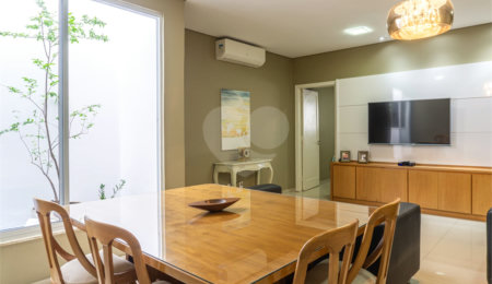 Sobrado à venda com 4 quartos, sendo 1 suíte,  em Brás, São Paulo, SP