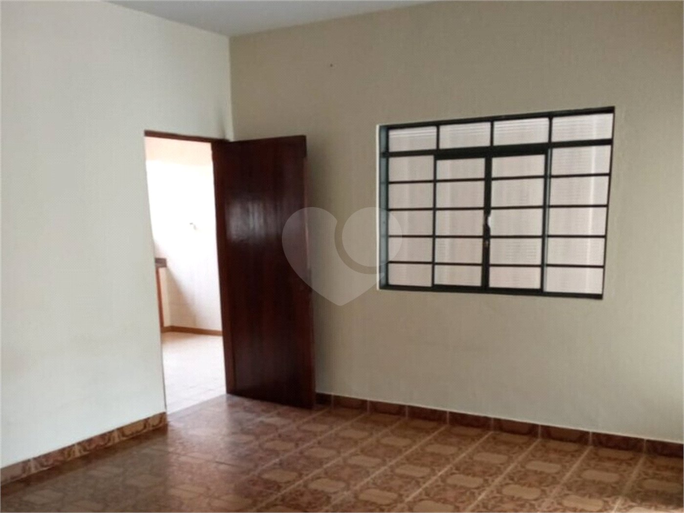 Casa térrea e espaçosa no centro da cidade por apenas R$370.000,00!!! Vamos agendar uma visita?