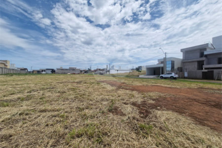 Terreno à Venda no Condomínio Monte das Araucárias