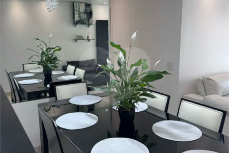 O Seu Apartamento Exclusivo: 74 m² Reformados ao Lado do Ibirapuera!
