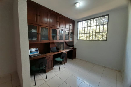 Casa de Alto Padrão à Venda e Locação no Parque Santa Mônica - São Carlos