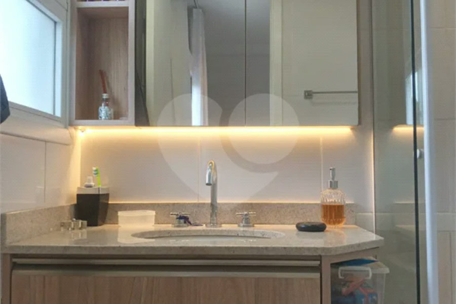 Apartamento 3 dormitórios, região do Campo Belo. Condomínio com laser completo.