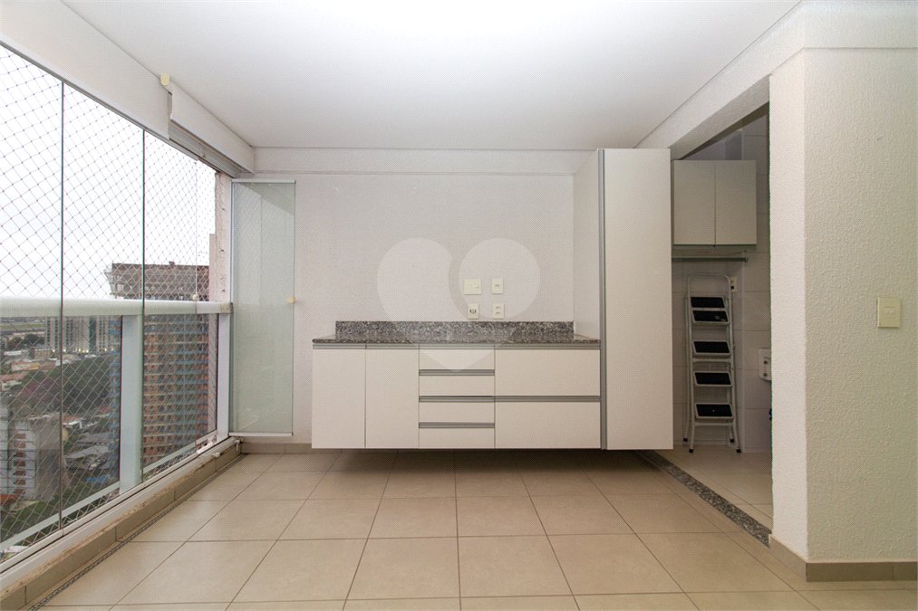 Apartamento com 02 dormitórios, sendo 1 suíte com 02 vagas de garagem
