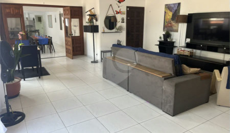 Cobertura à venda com 5 quartos, sendo 3 suítes,  em Ocian, Praia Grande, SP