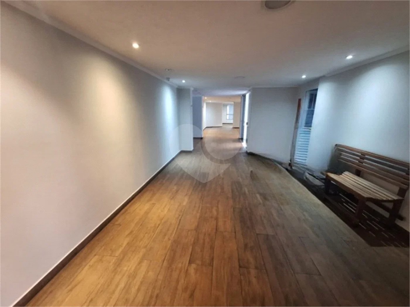 Apartamento totalmente mobiliado com 2 dormitórios, 1 vaga