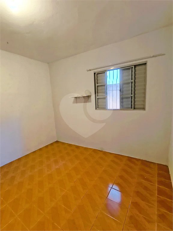 Casa Térrea para Venda – Bairro Vila Avaí, Indaiatuba - com 02 quartos- 01 banheiro-sala -cozinha-quintal e garagem 0 1carro
