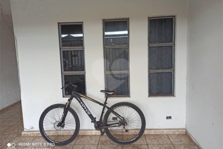 Casa Térrea com 2 dormitórios.