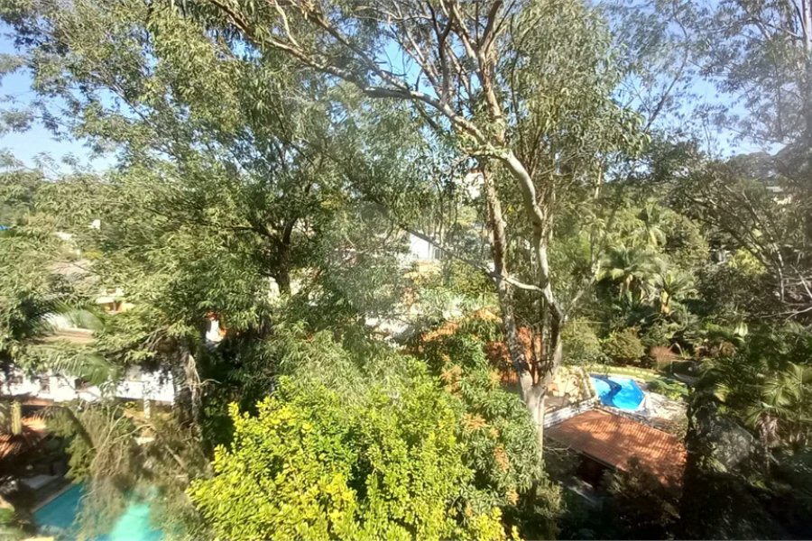 Sobrado no Tremembé com 5 dormitórios, 3 suites com hydro, closed, e varanda, sala ampla , com varanda,, quintal, 6 vagas! Abaixo da avaliação.