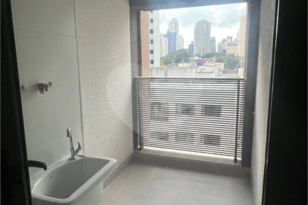 Charme, conforto e vista livre na Vila Clementino – 98 m² com pé-direito duplo!