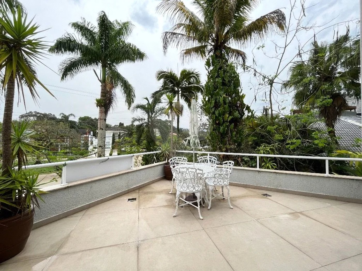Casa à venda com 5 quartos, sendo 4 suítes, em Riviera de São Lourenço, Bertioga, SP