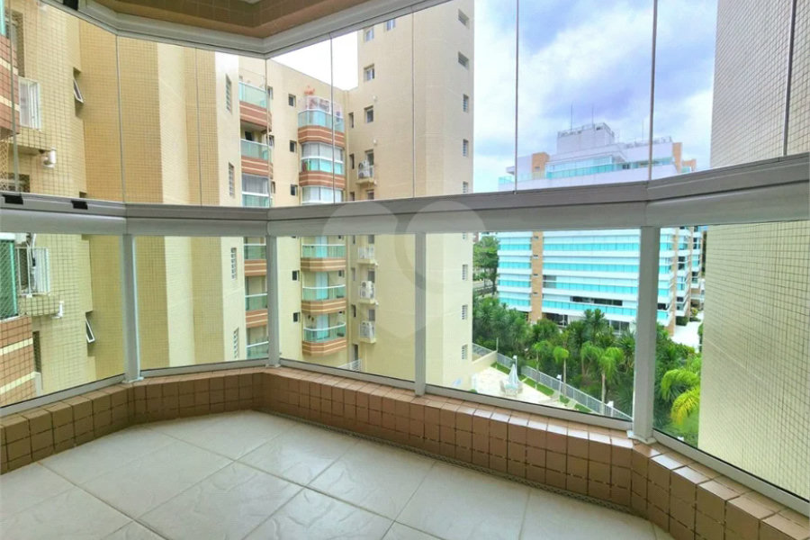 Apartamento à venda com 3 quartos, sendo 1 suíte, em Riviera de São Lourenço, Bertioga, SP