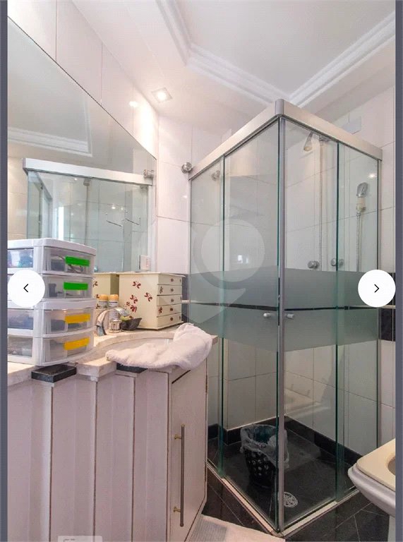 Apartamento de 200m² com 3 dormitórios, 2 suítes e 3 vagas em condomínio 1 por andar.
