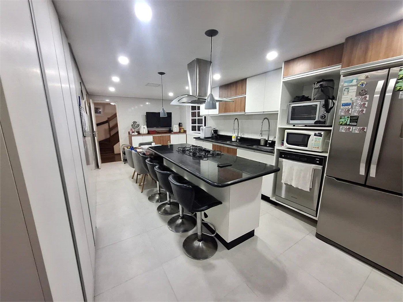 Casa à venda com 5 quartos, sendo 3 suítes, no condomínio Vila Panamericana, São Paulo - SP